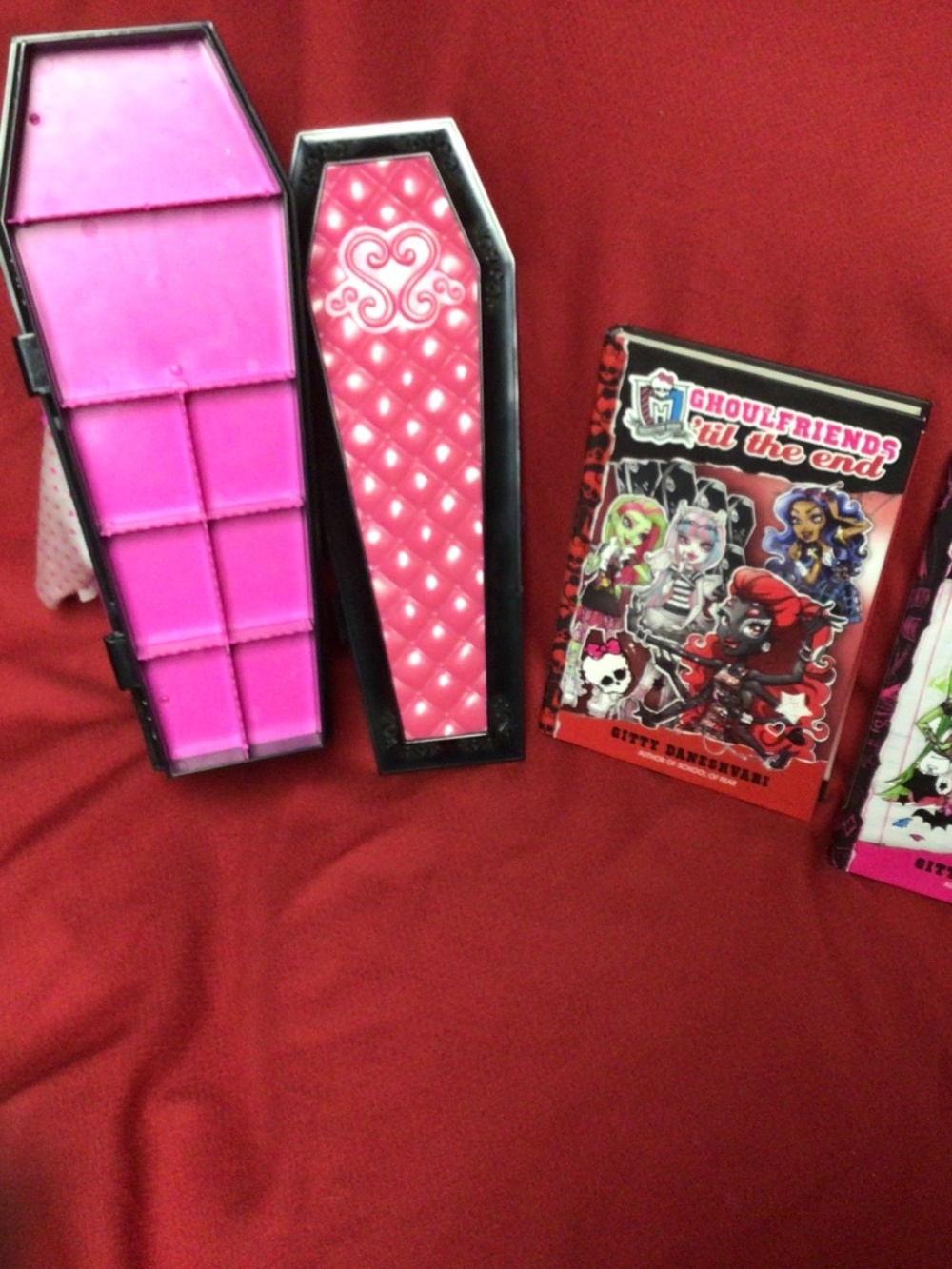 Monster High jewelry box + 2 books